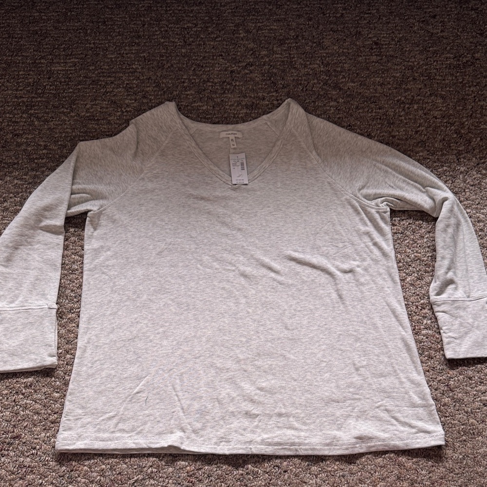 Maurices Light Gray V-Neck Long Sleeve Tee